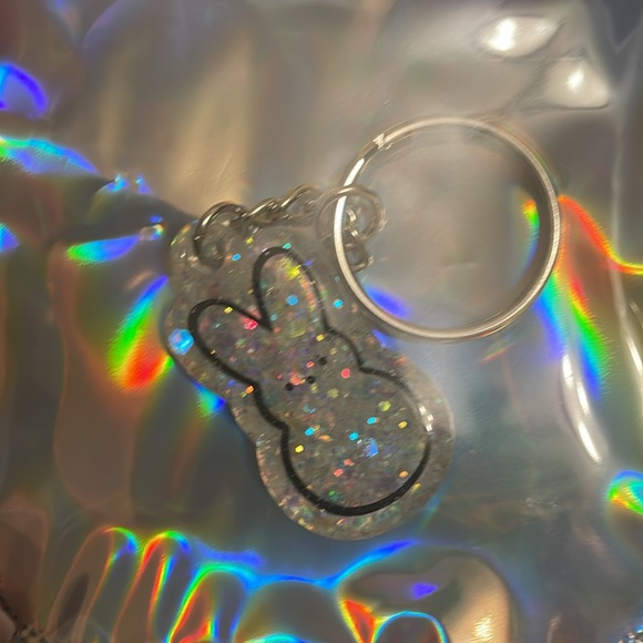 Opal Sparkly Peep Keychain - NIP - Picture 2 of 3